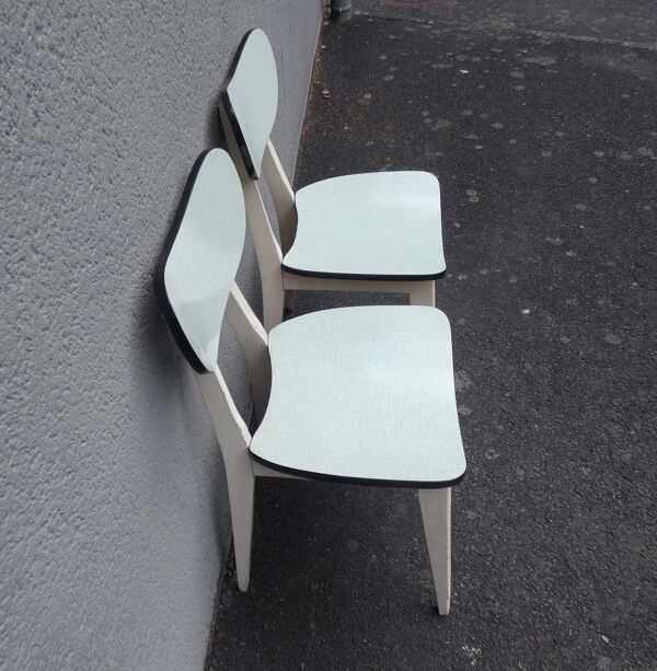 2 chaises en formica vert d'eau