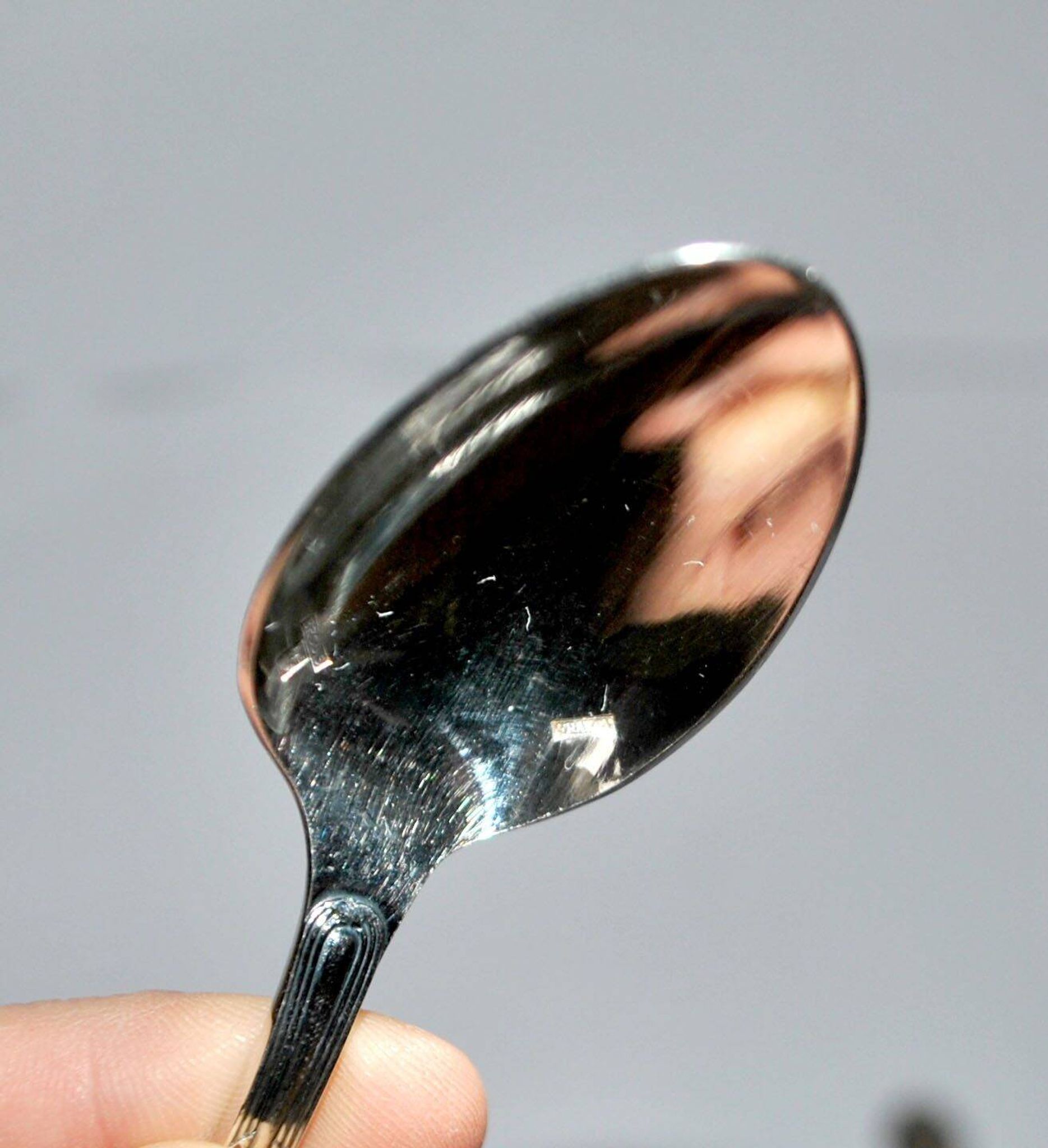 Ercuis set of 2 Trianon silver-plated dessert spoons with crossed ribbon, 15 cm