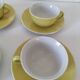 Ensemble tasses et soucoupes vintage en céramique jaune