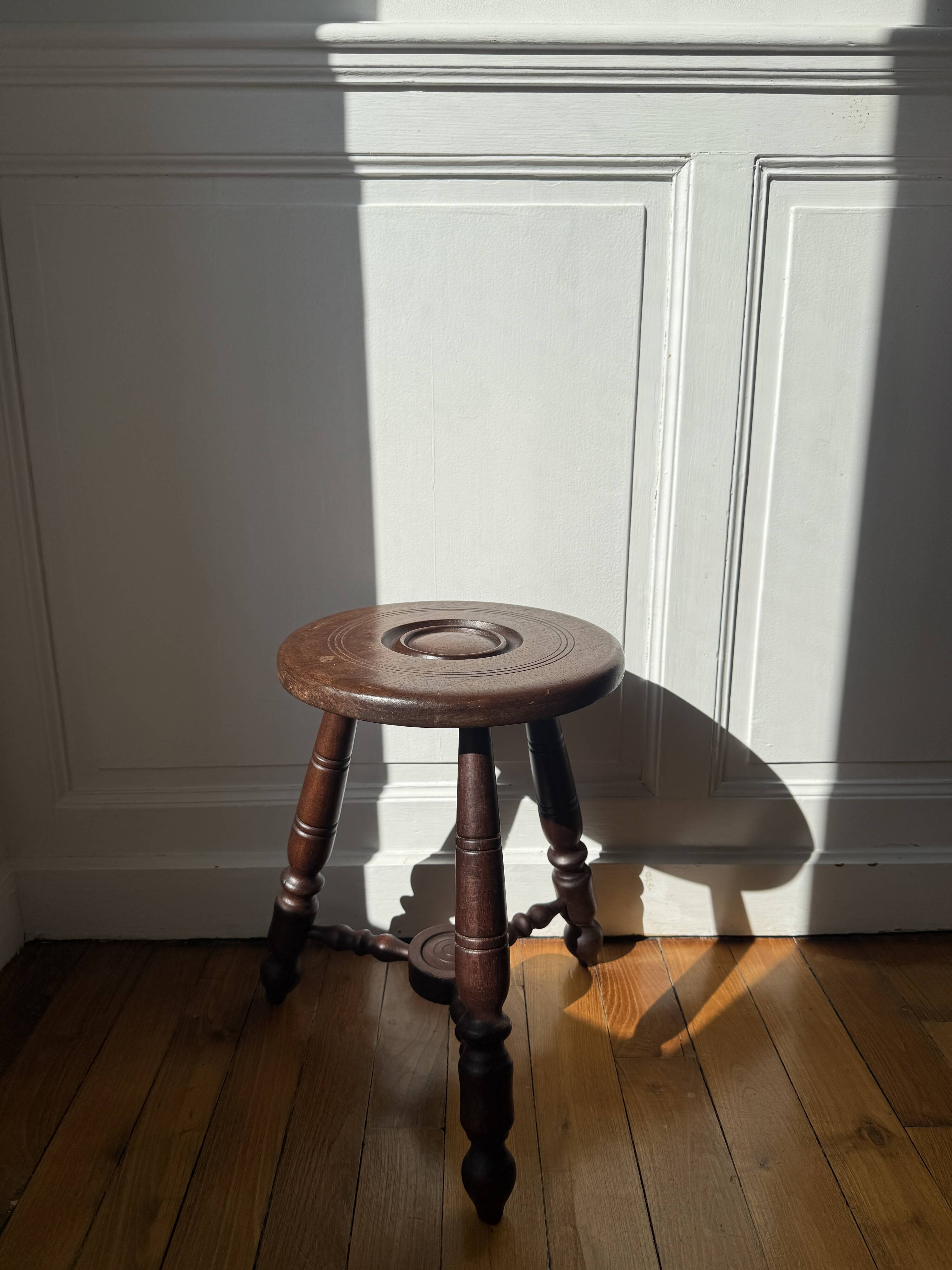 Tabouret en bois rustique
