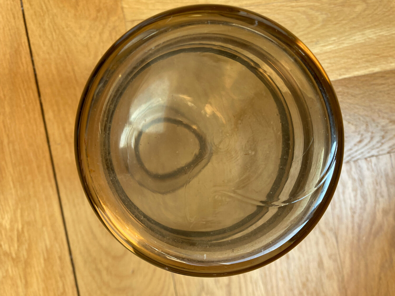 Carafe art déco en verre fumé