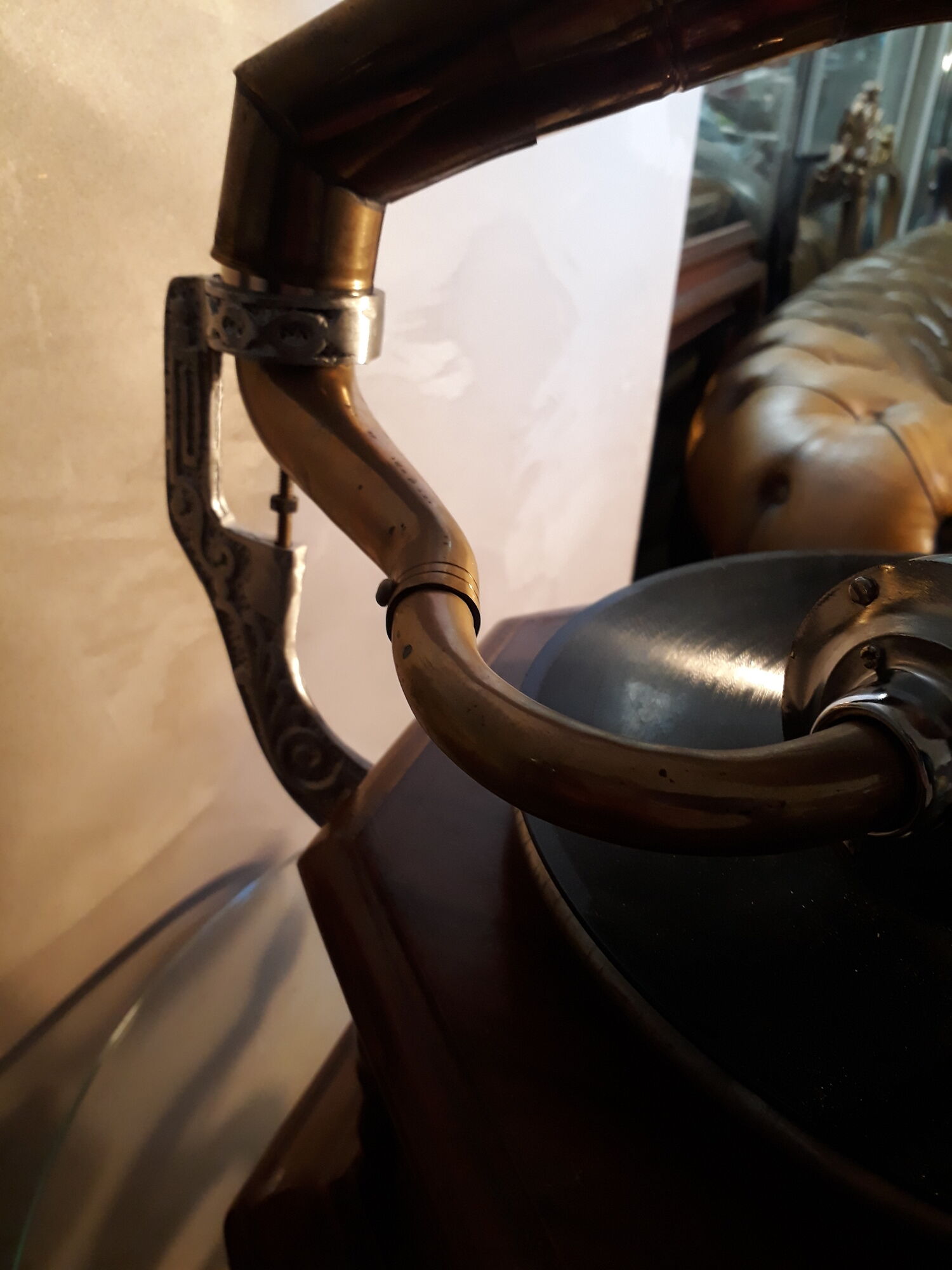 Former gramophone the voice of his master with brass pavilion, , with a disc 78 runs my