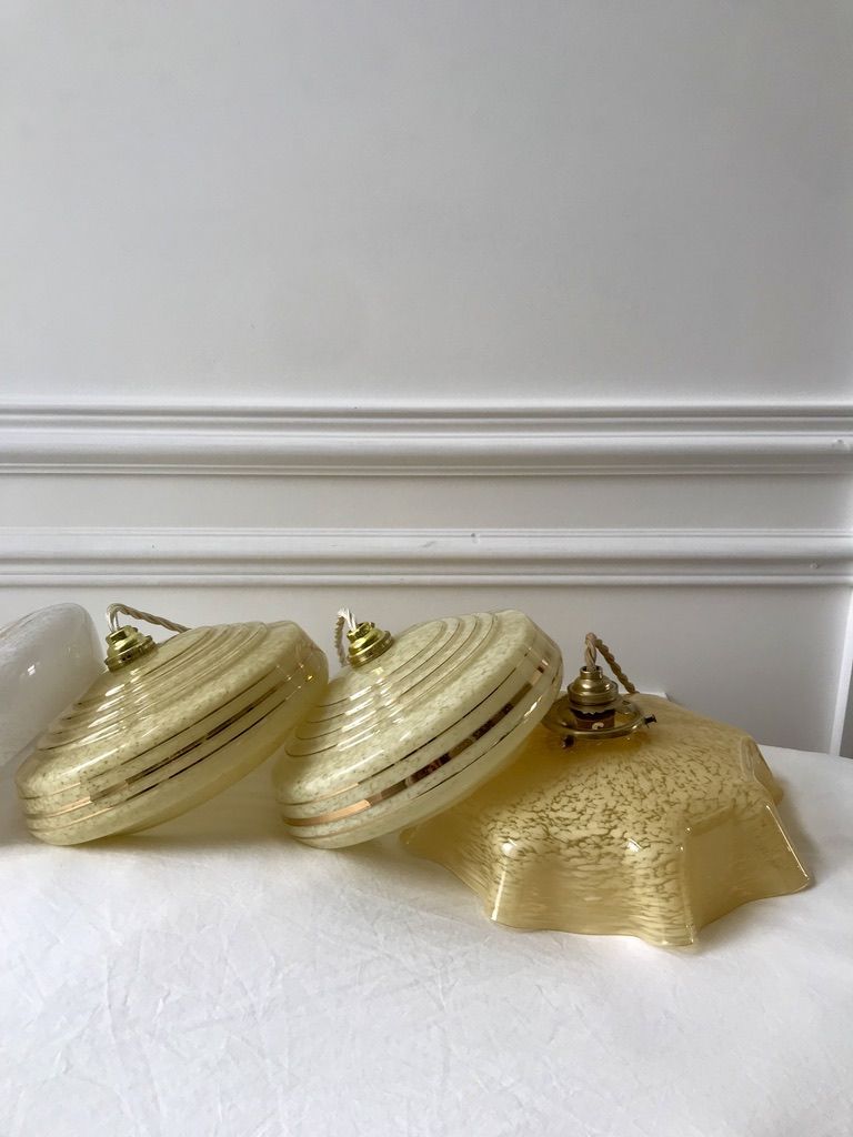 Pair of suspensions in yellow Clichy glass and golden border 40s-50s