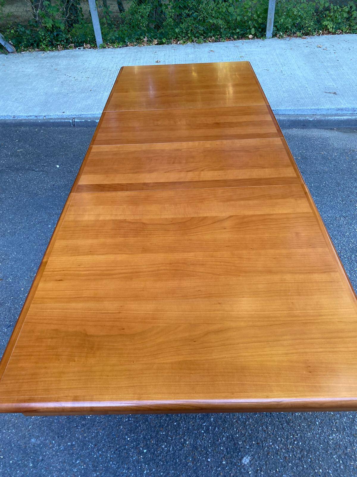 Scandinavian extendable dining table in honey-stained wood for 12 people 1990