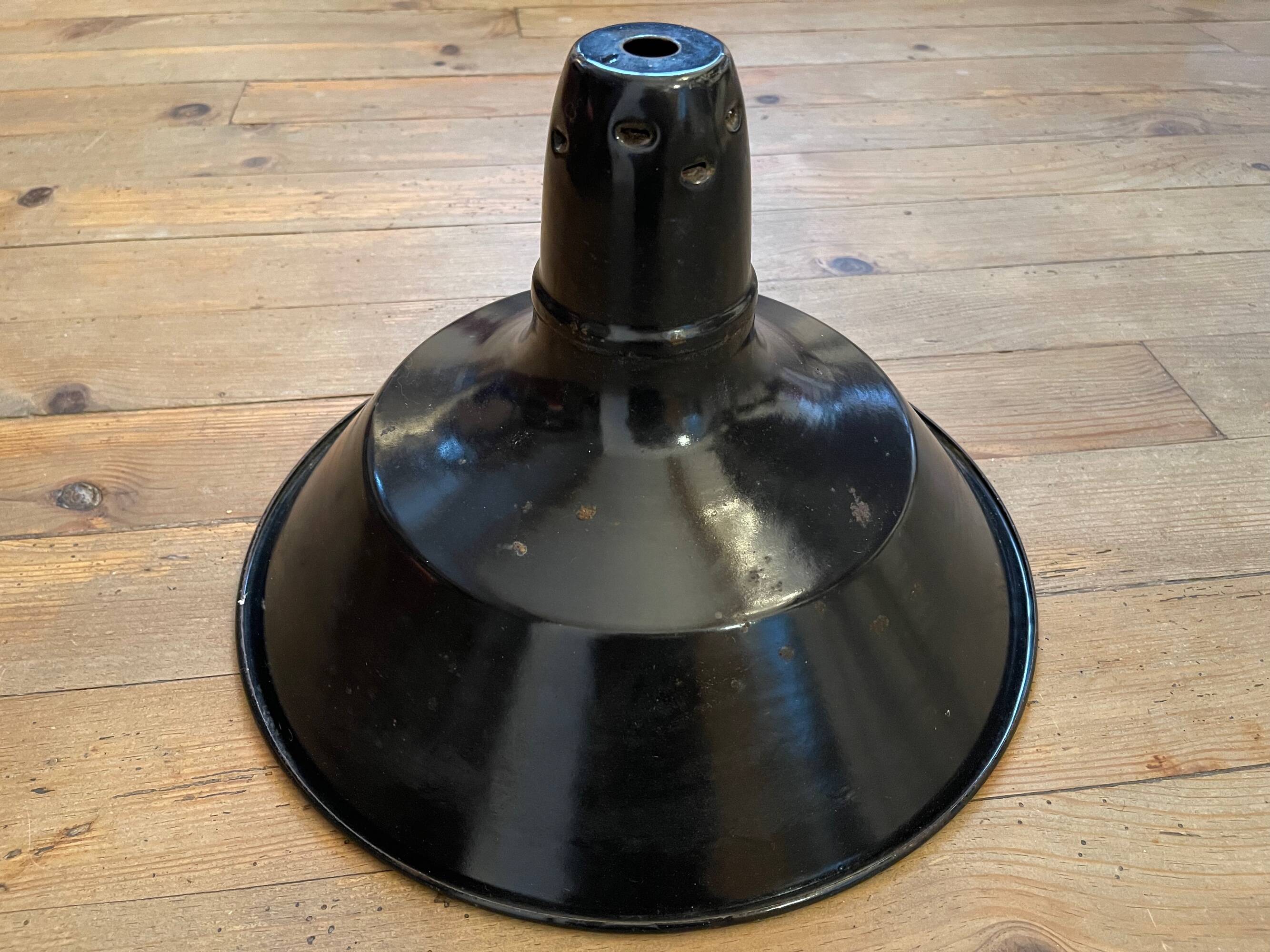 Lampshade in enamelled sheet metal 1950, industrial decoration, n2