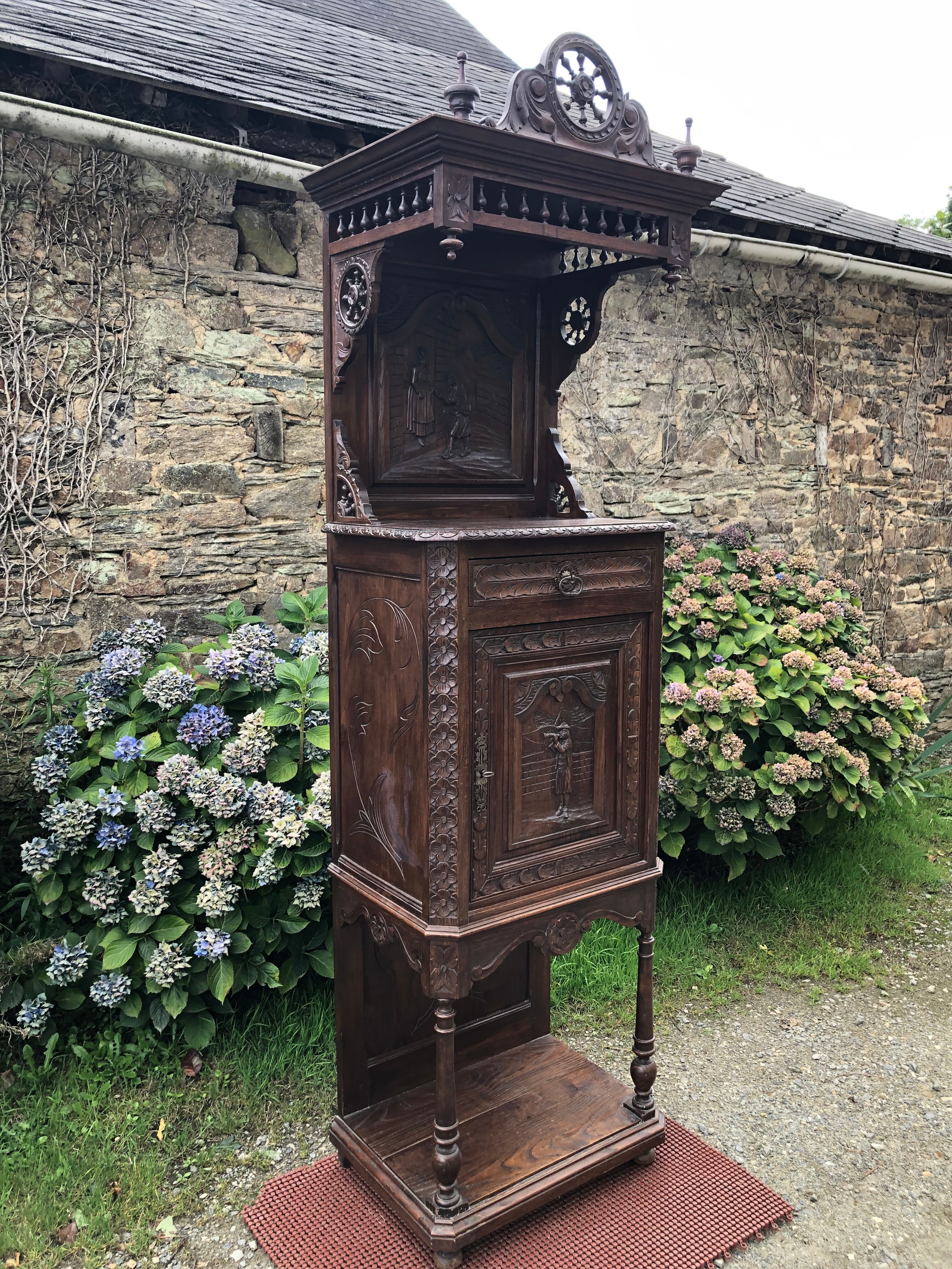 Breton oak sideboard from the early 20th century