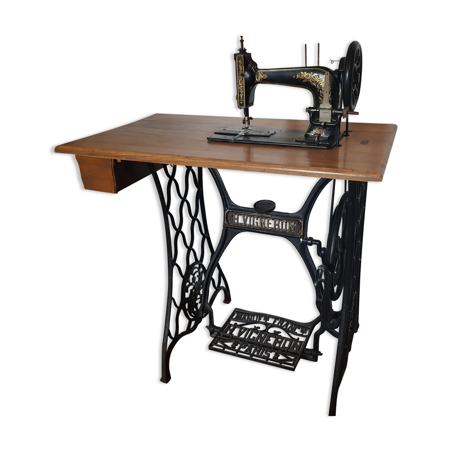 Old sewing machine H. Vigneron
