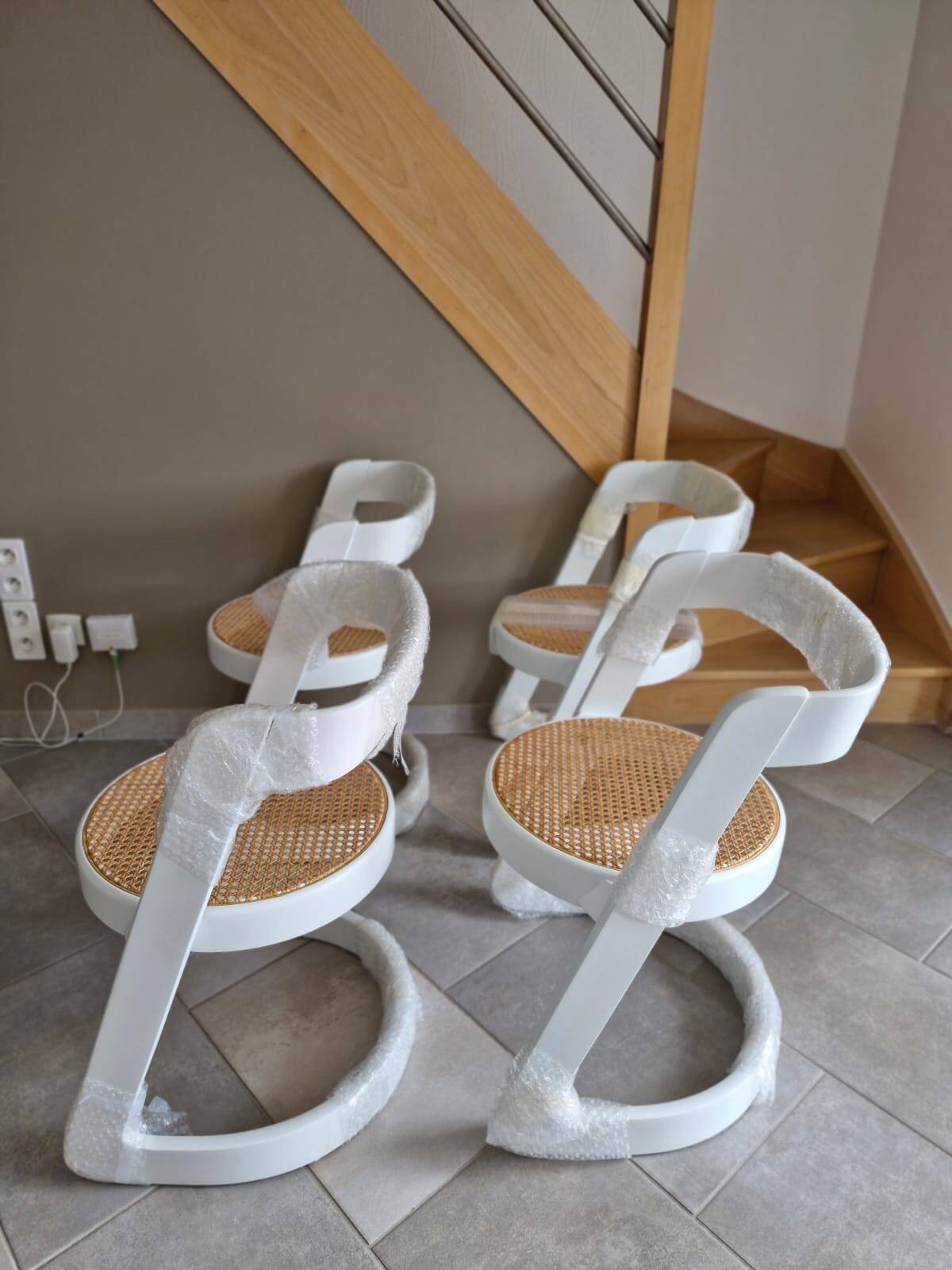Set of 4 cantilever chairs in curved wood and caning — Italian design year