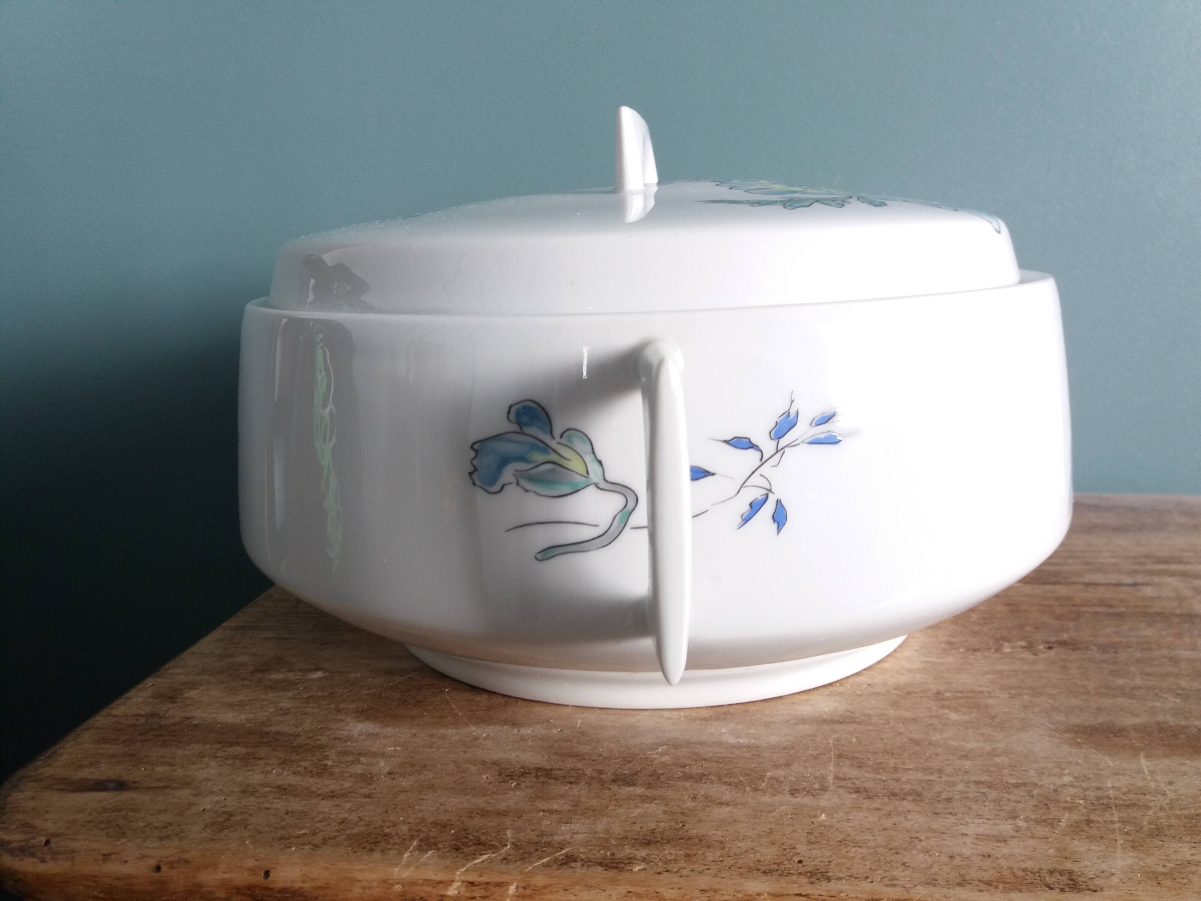 Ariès tureen by Raymond Loewy, Limoges Bernardaud porcelain, Themis pattern