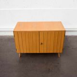 Sideboard with compass feet