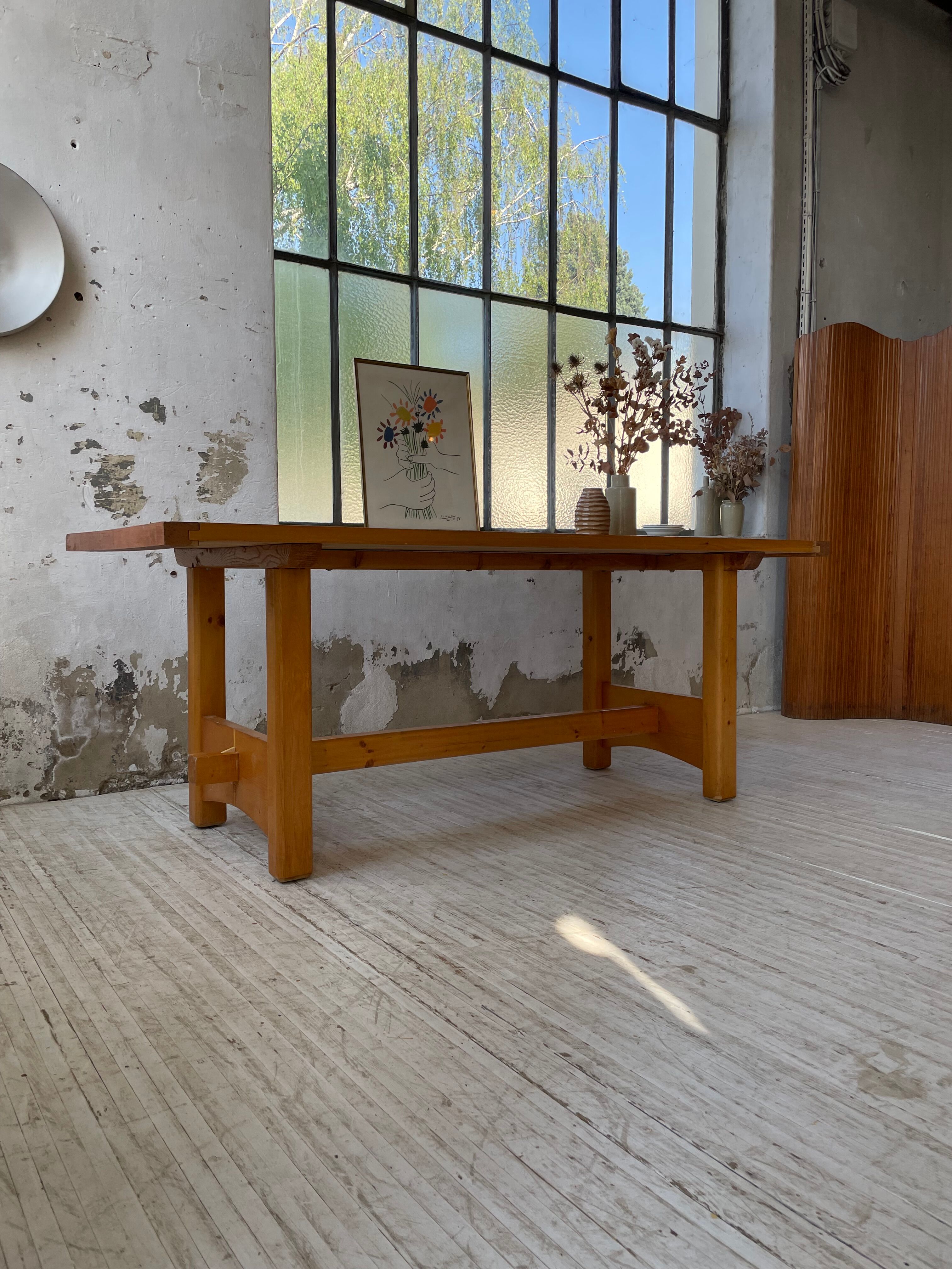 Mountain furniture table in pine 2m