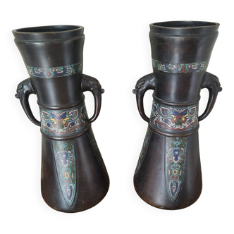 Pair of Japanese cloisonné bronze vases with handles, late 18th century