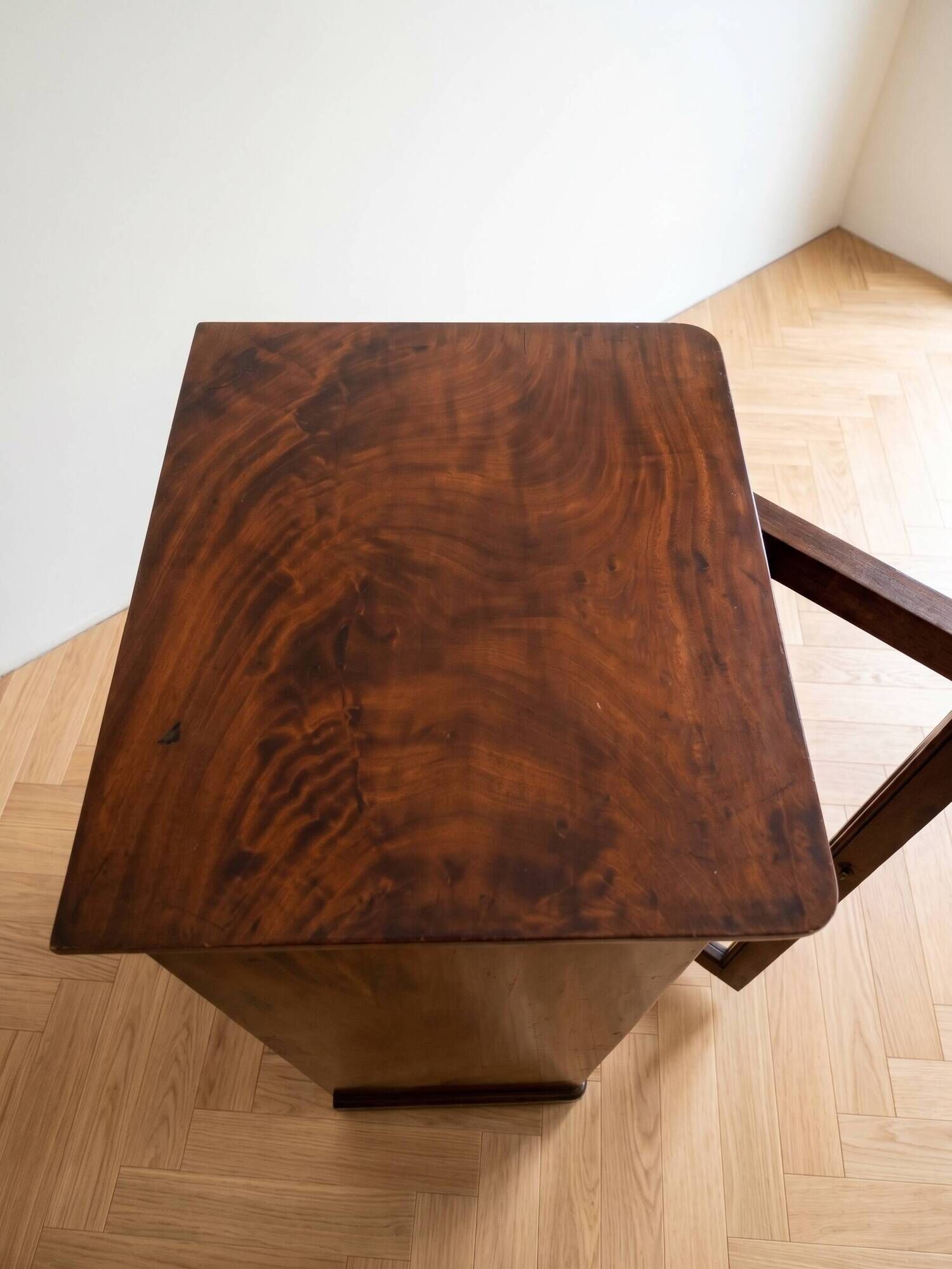 Petit meuble de rangement vitré ancien en bois