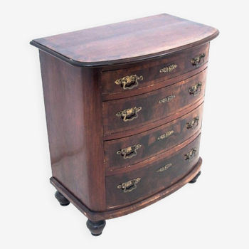 Walnut chest of drawers, Northern Europe, circa 1890