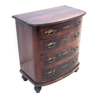 Walnut chest of drawers, Northern Europe, circa 1890