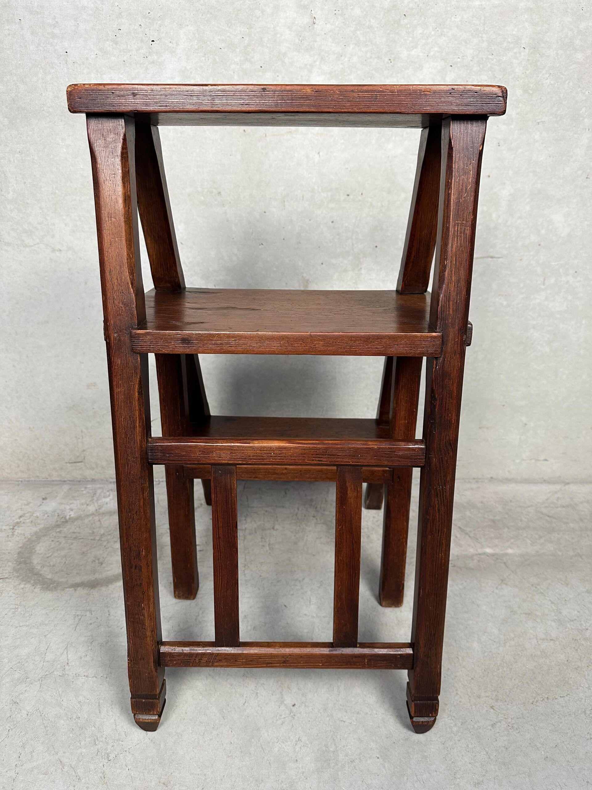 Échelle / chaise de bibliothèque antique