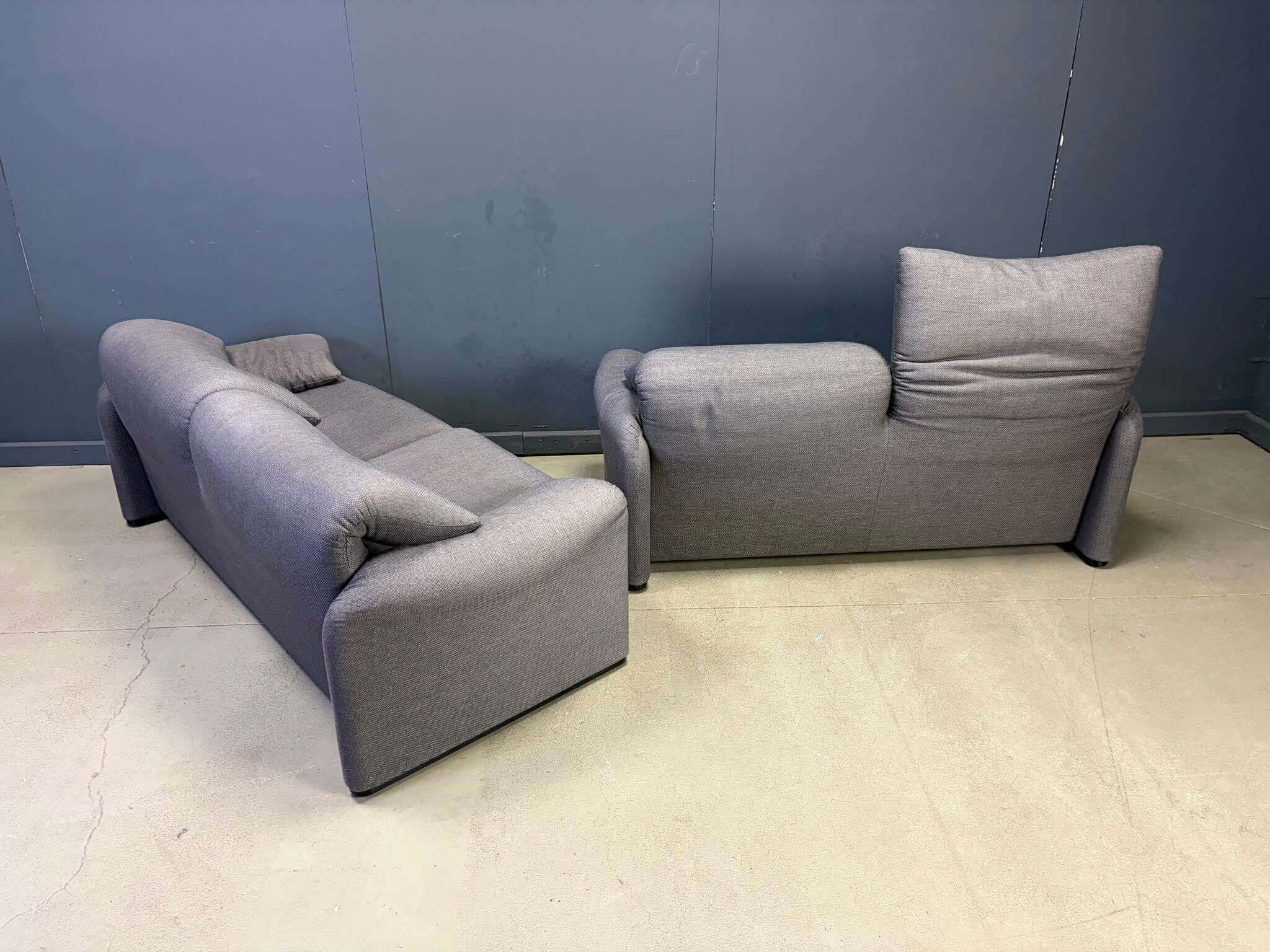 Paire de canapés Maralunga par Vico Magistretti pour Cassina, années 1990.