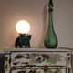 Lampe ours en céramique verte et globe opaline blanc