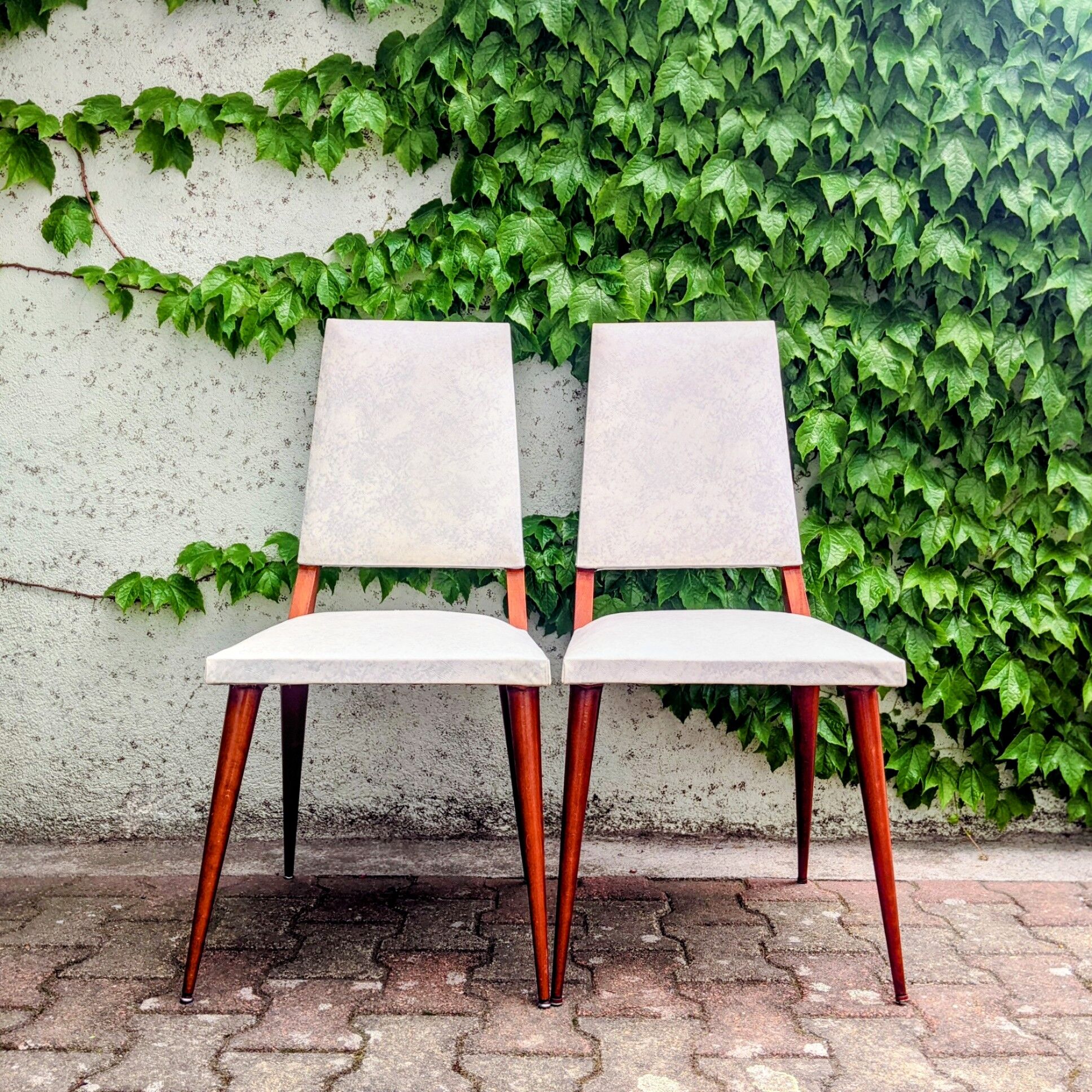 Chaises de salon pieds compas années 60