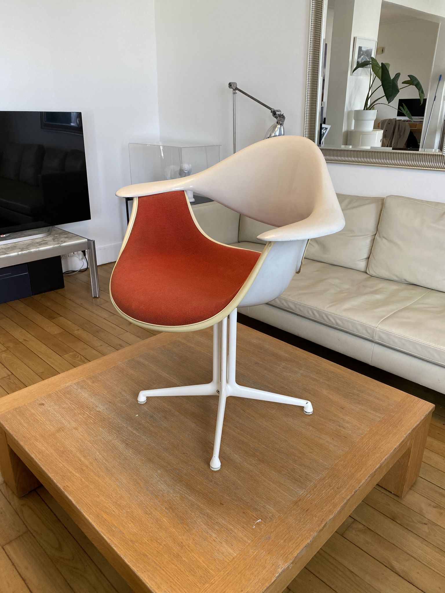 DAF Georges Nelson chair for Herman Miller. Foot la Fonda.