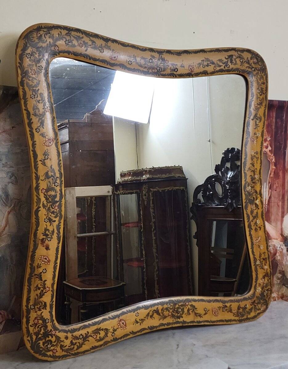 Important rectangular Venetian mirror with a richly painted wooden frame.