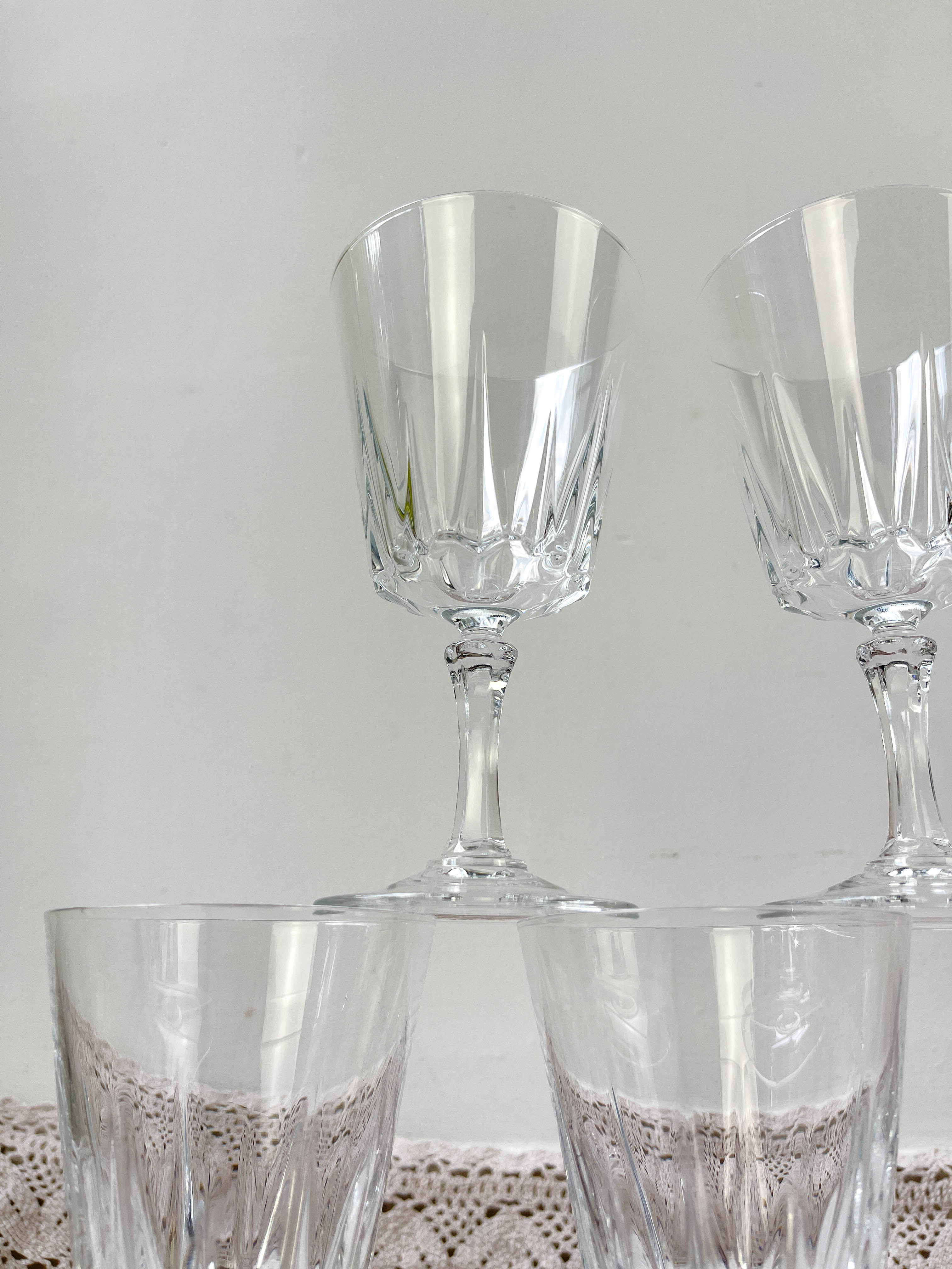 8 Crystal D'Arques red wine glasses model "VERSAILLES"