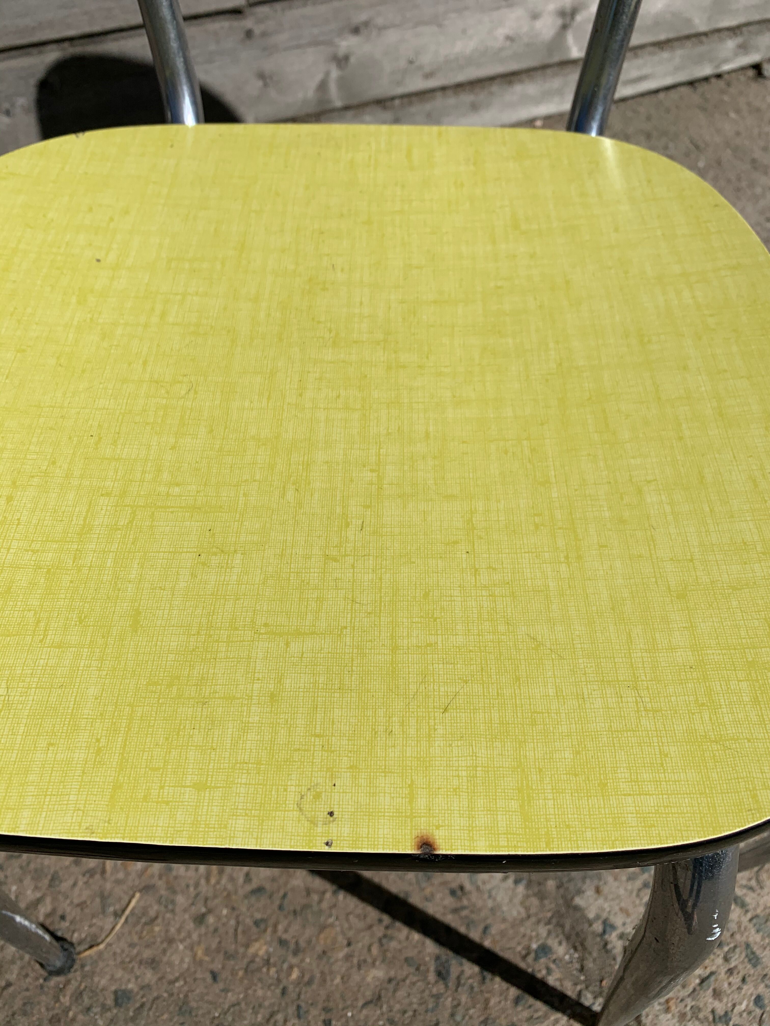 Lot de 5 chaises formica jaune 1960