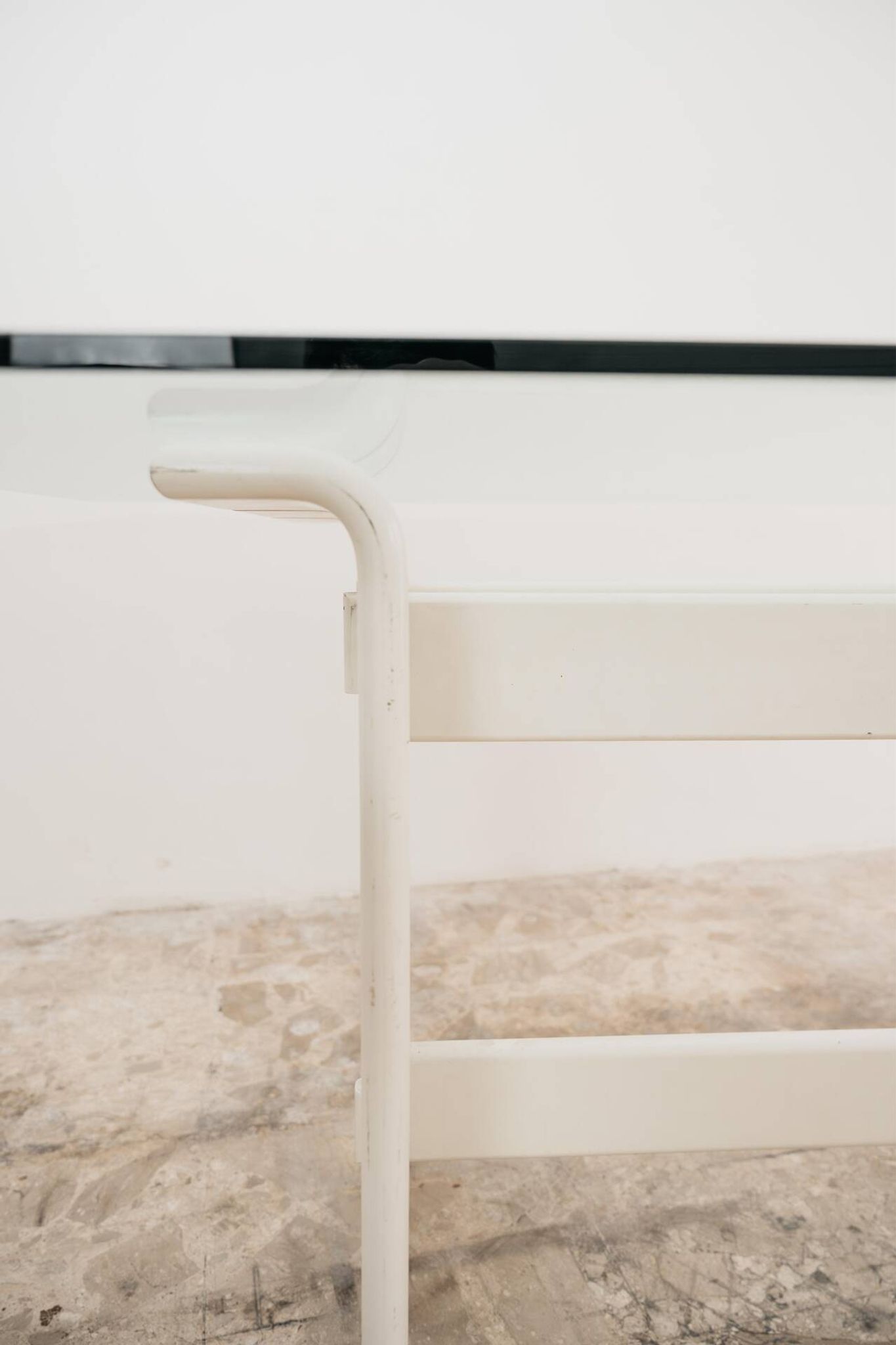 Table à manger Pierre Cardin en bois et cristal design années 70 moderne
