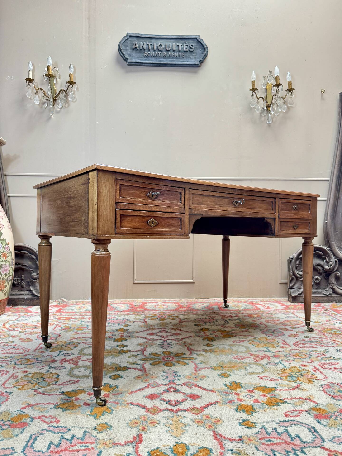 Walnut desk in Directoire style, 19th century.