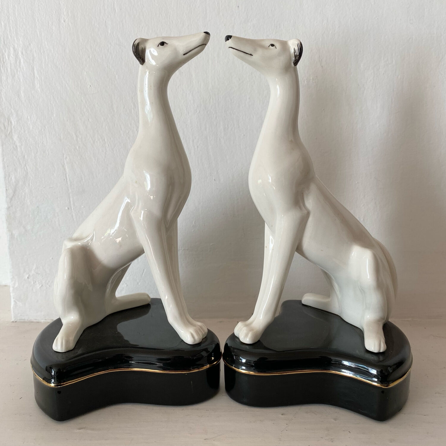 Paire de serres livres chiens lévriers années 60