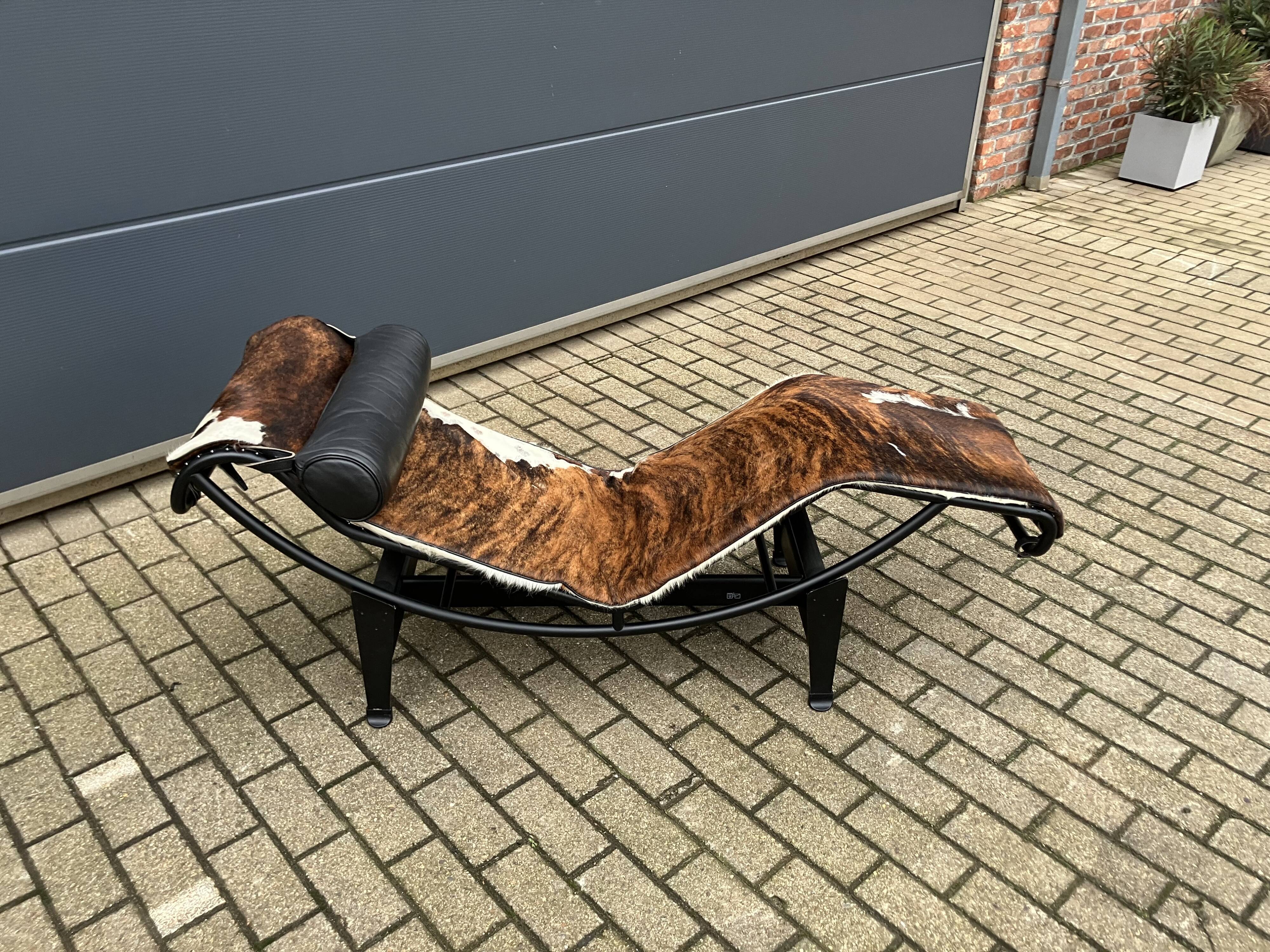 Originele Low numbered Cassina Le Corbusier Lc4 Pony skin
