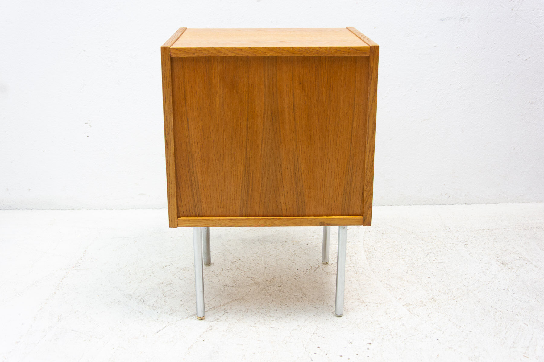 Paire de tables de chevet du milieu du siècle, années 1960, Tchécoslovaquie