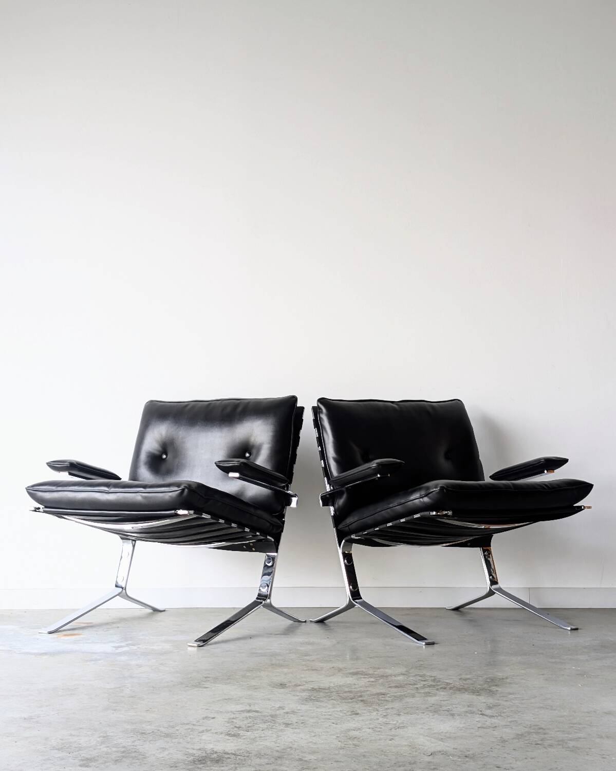 2 vintage Joker armchairs, Olivier Mourgue edition Airborne, 1960s 1970s