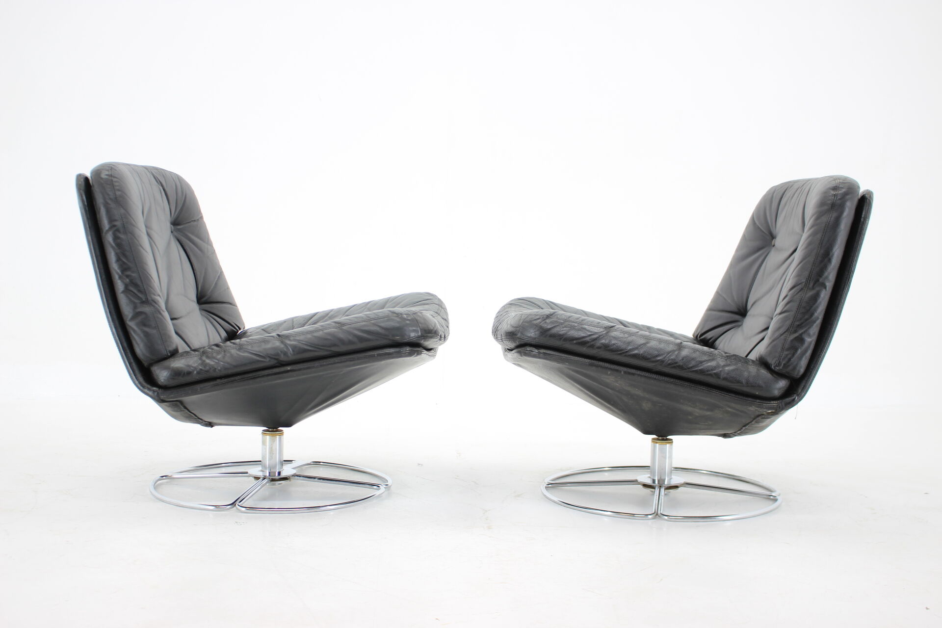 1970s pair of peem leather lounge chairs, finland