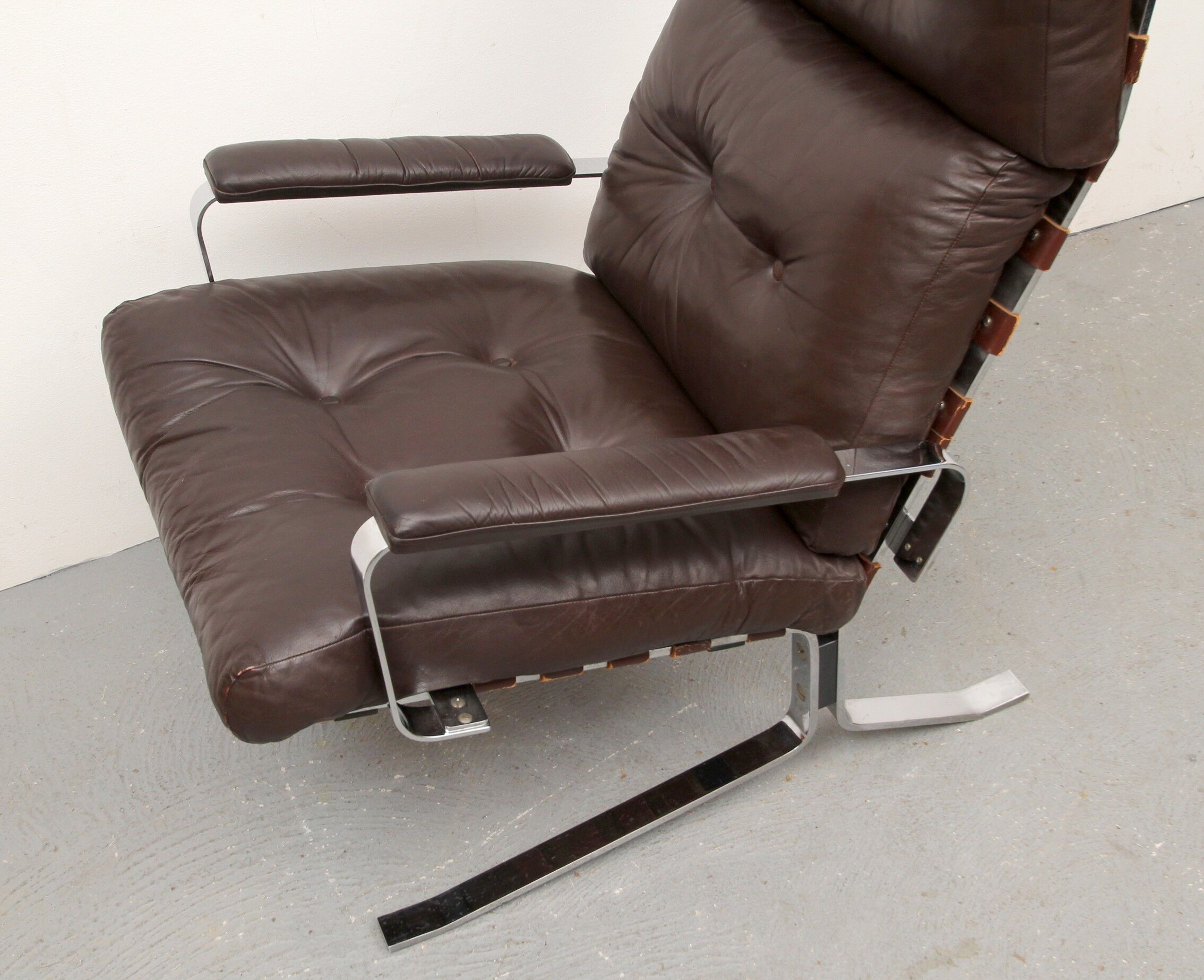 Fauteuil en cuir marron 1970