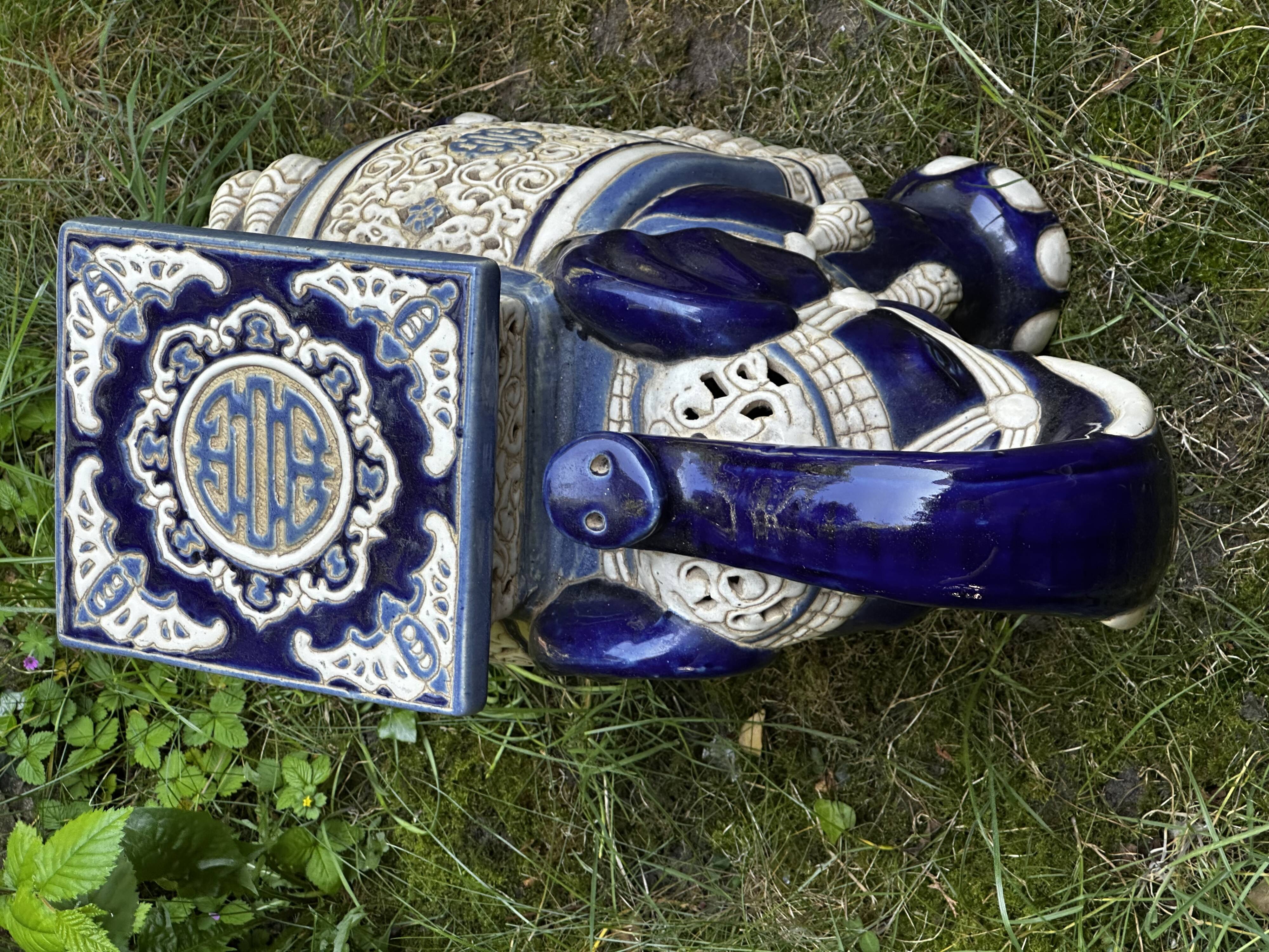 Elephant stool in glazed ceramic in cobalt blue and ivory colors