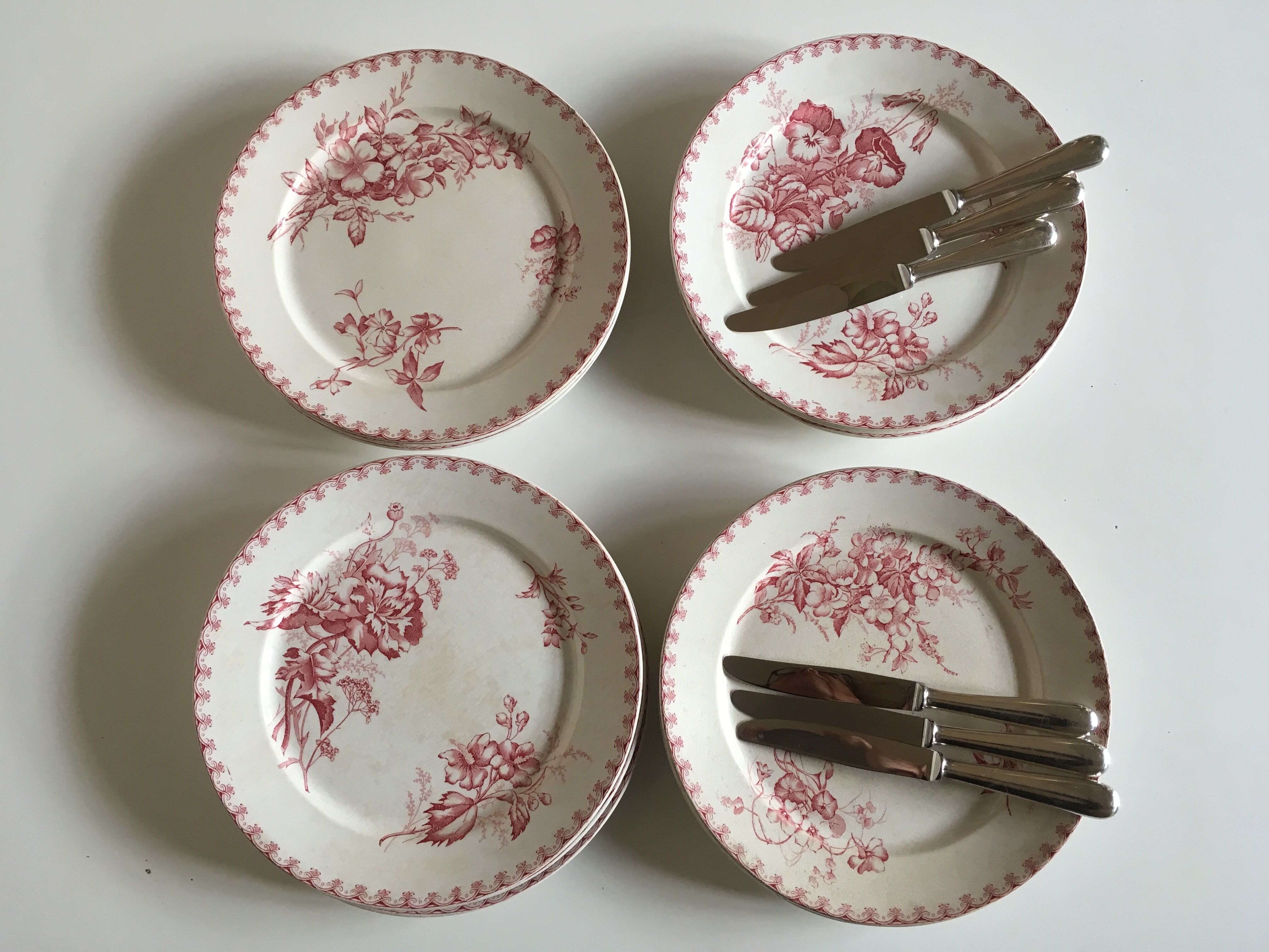Set of 12 dinner plates of Sarreguemines land of iron décor Vega early 20th