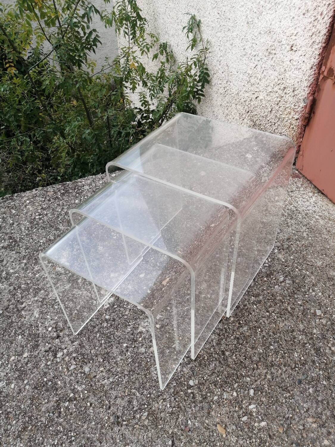 3 nesting tables in plexiglass