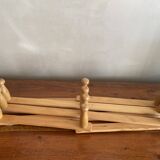 Accordion extendable coat rack