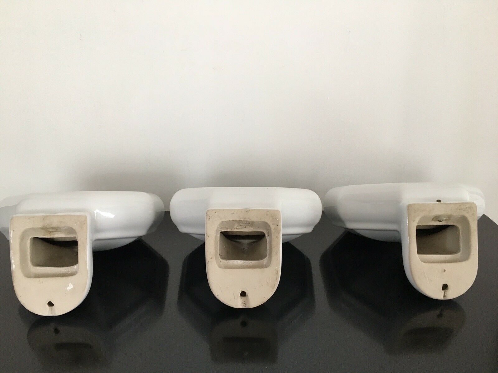 Lot of 3 appliques in white faience