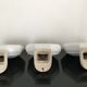Lot de 3 appliques en faience blanche