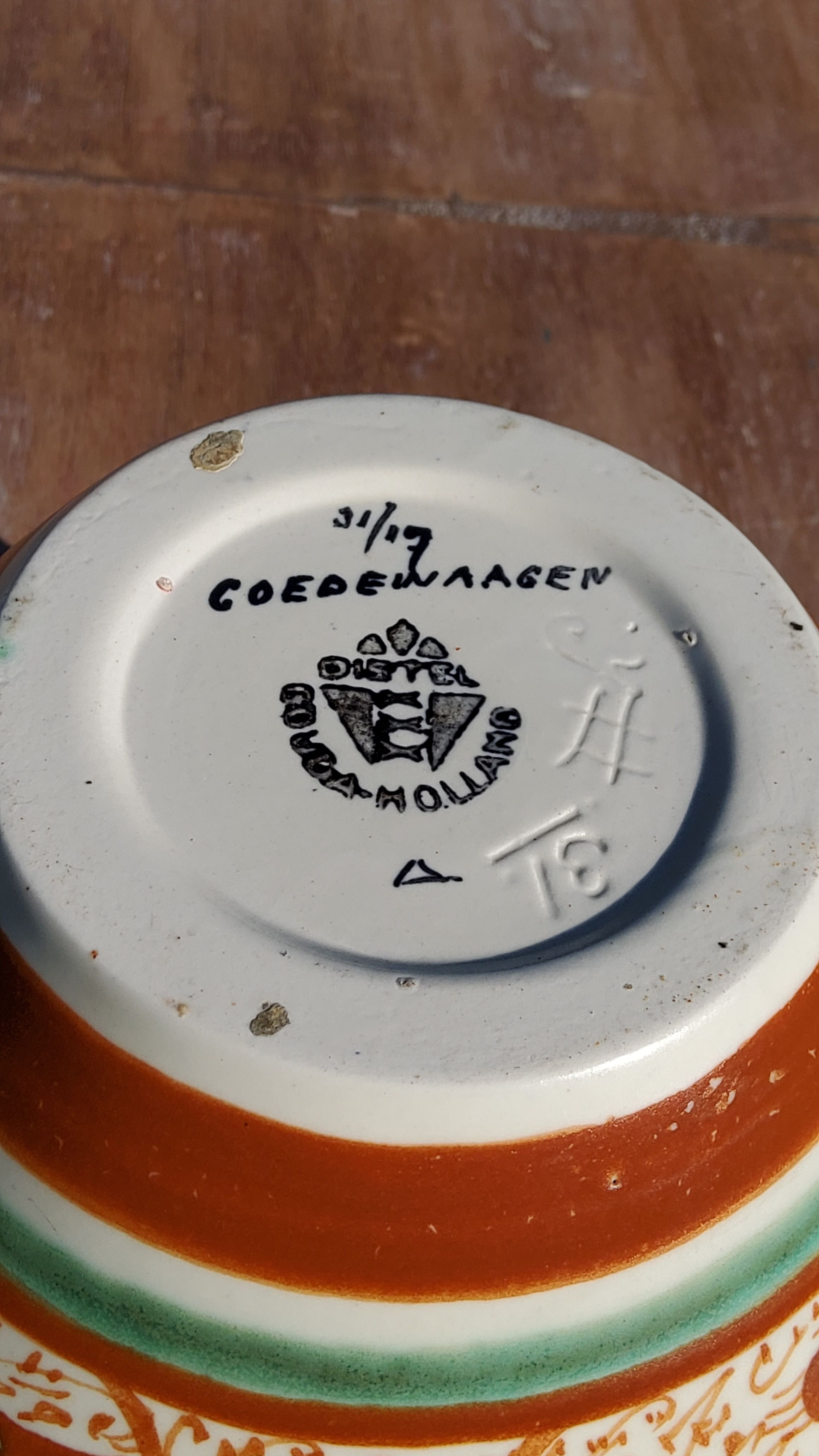 Goedewaagen Gouda Holland art deco ceramic vase