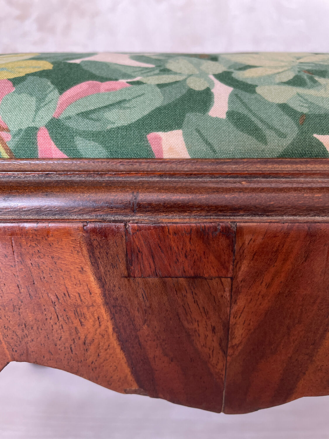 Wooden stool Chippendale