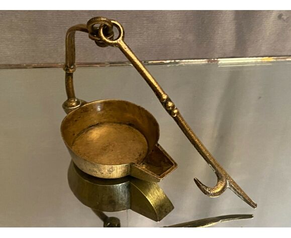 Nineteenth century bronze oil lamp