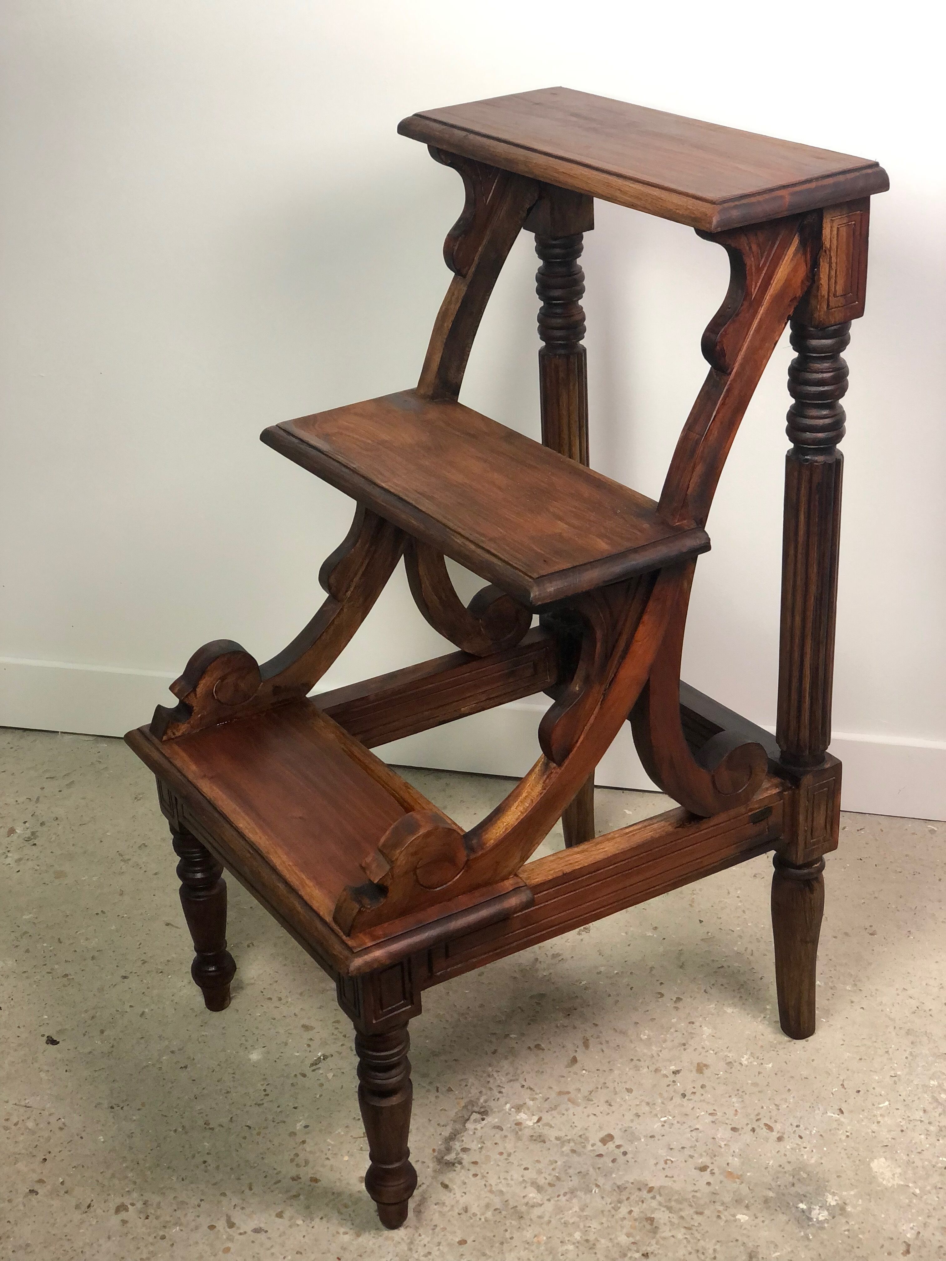 Stepladder 3 steps in Mahogany english style walnut tint