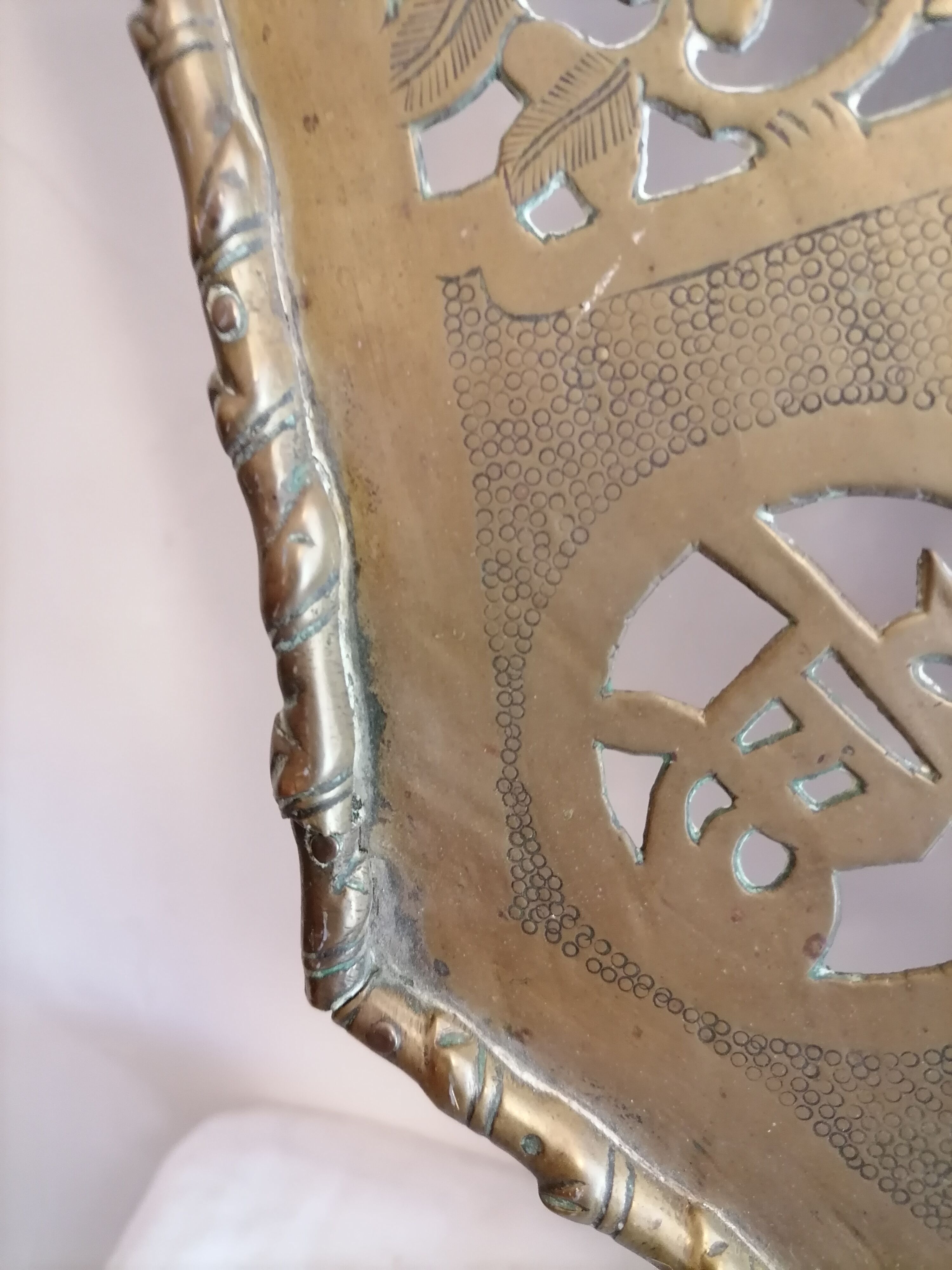 Openwork brass top. China 19 century. 12 sides. Asian art.