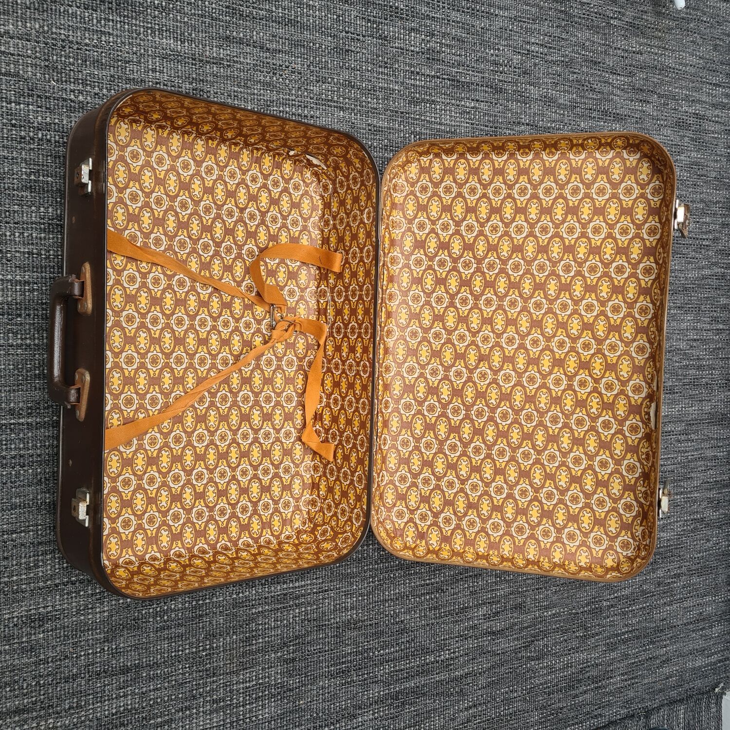 Brown leather suitcase: Europa Match