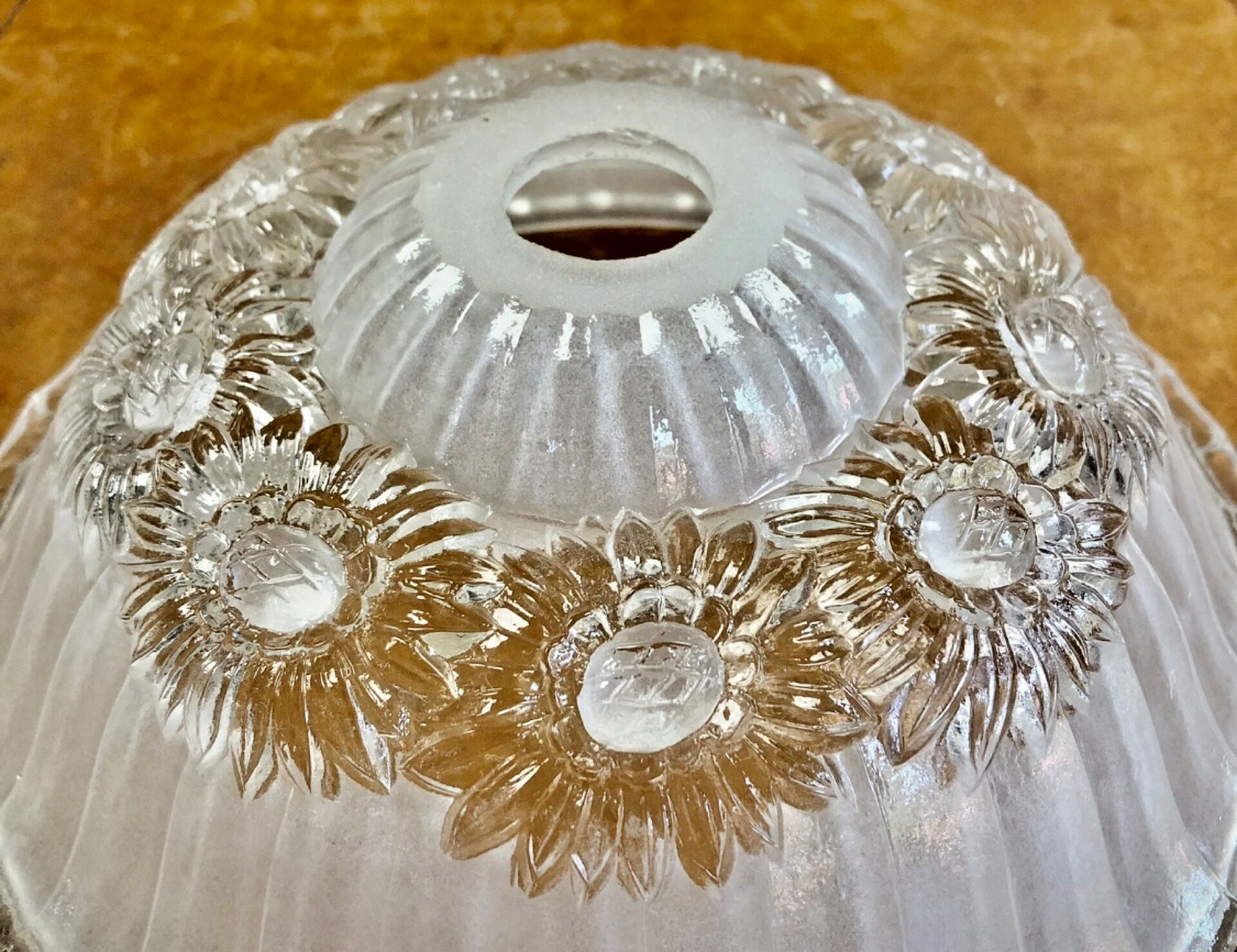 Art Deco wrought iron lamp with 3 rose glass daisies Ezan 1930