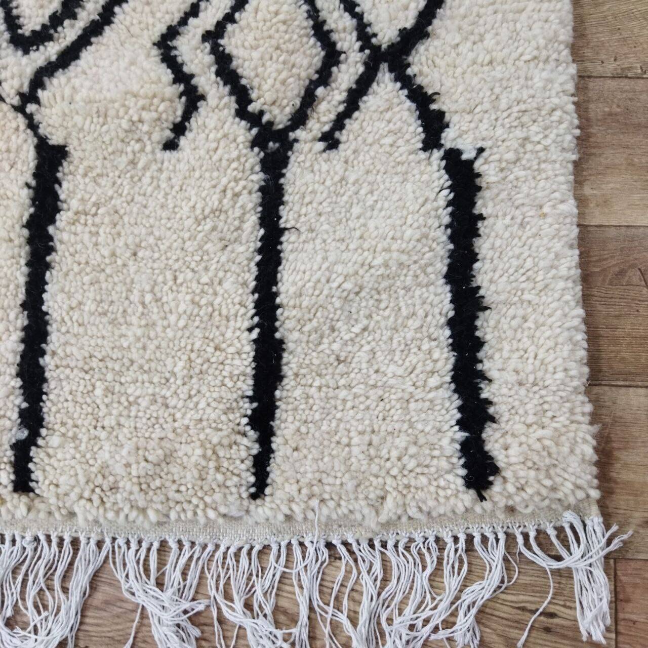Handmade Moroccan Berber rug 275 x 144 cm