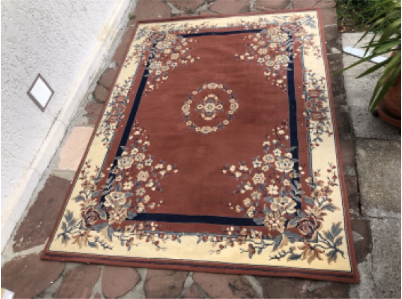 Ornate pattern rug 230 x174cm